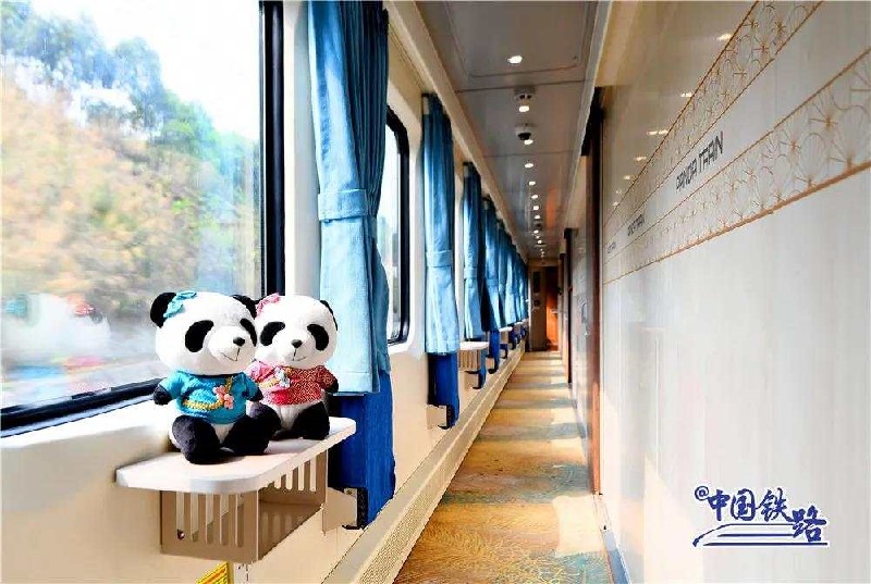 Первый в Китае тематический “панда-поезд” был введен в эксплуатацию