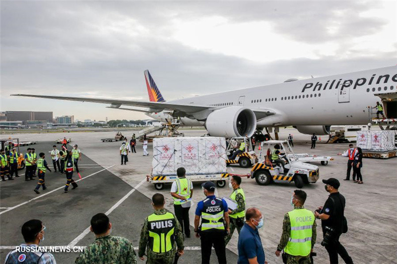 Вторая партия пожертвованной Китаем вакцины от COVID-19 прибыла на Филиппины