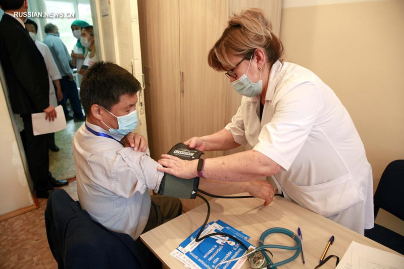 В Кыргызстане стартовала вакцинация от COVID-19 китайской вакциной