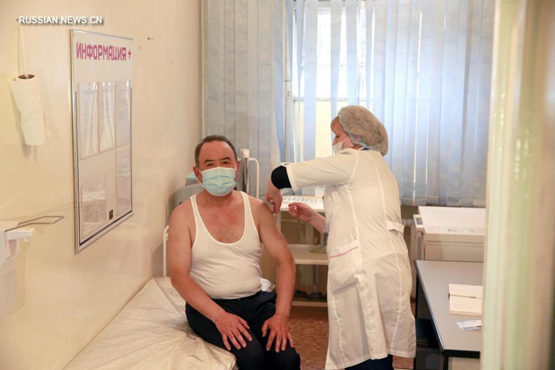 В Кыргызстане стартовала вакцинация от COVID-19 китайской вакциной
