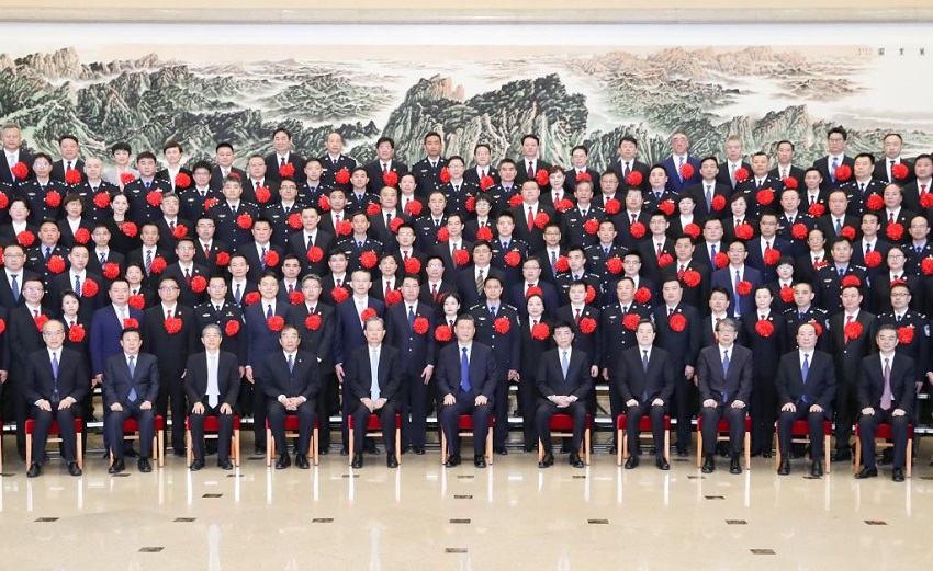 Си Цзиньпин встретился с отличниками общенациональной кампании по борьбе с организованной преступностью