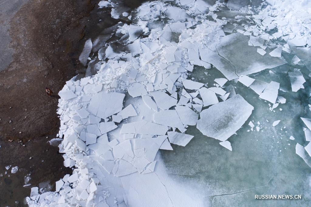 На озере Цинхай началось таяние льда