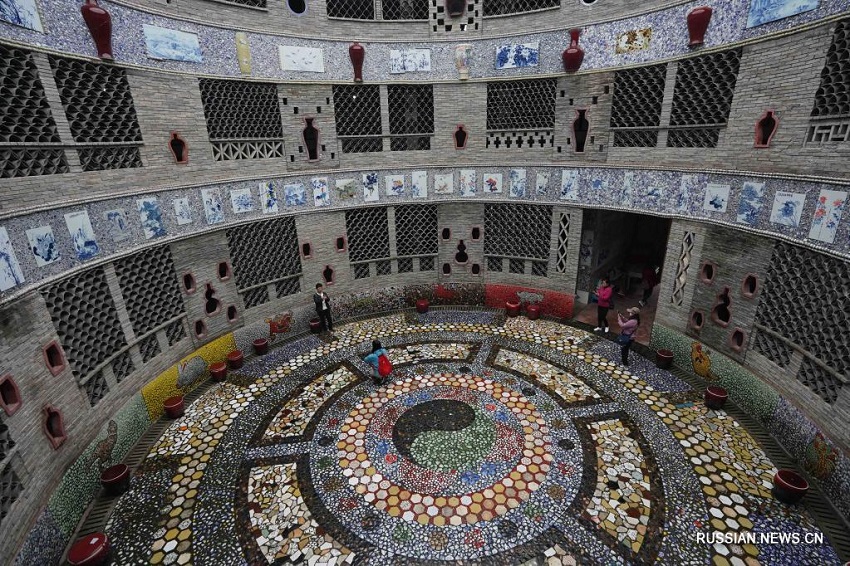 Мечте все возрасты покорны: история 91-летней Юй Эрмэй, построившей собственный “фарфоровый дворец”