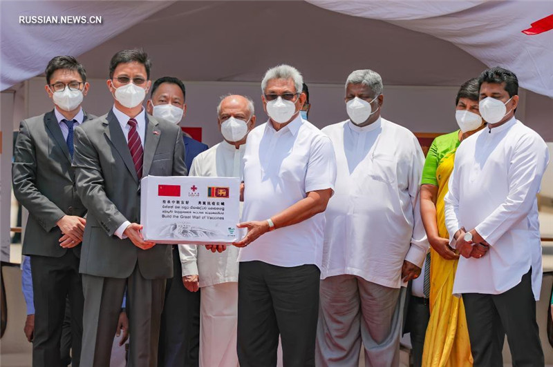 Президент Шри-Ланки встретил первую партию пожертвованной Китаем вакцины против COVID-19