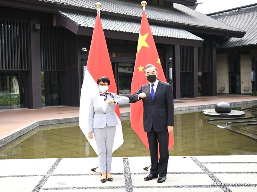 Ван И и глава МИД Индонезии провели переговоры по дальнейшему укреплению сотрудничества