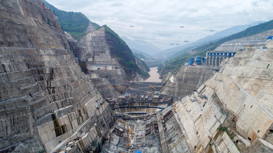 Новая китайская ГЭС "Байхэтань" начнет работу в июле этого года