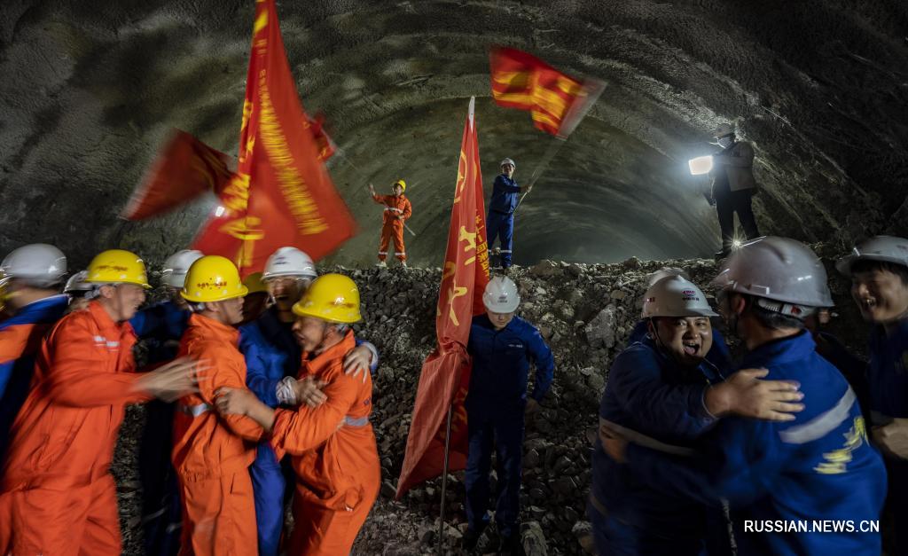 Завершена проходка тоннеля Гаоцзяпин ВСЖД Чжэнчжоу -- Ваньчжоу
