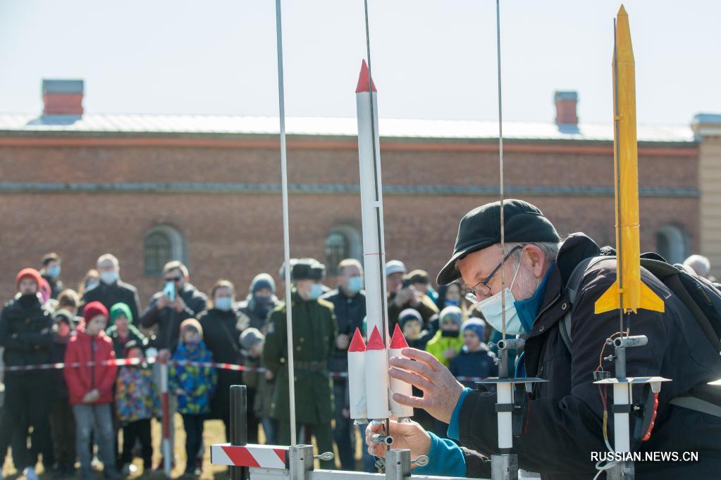 В Санкт-Петербурге запустили модели ракет в честь 60-летия первого полета человека в космос