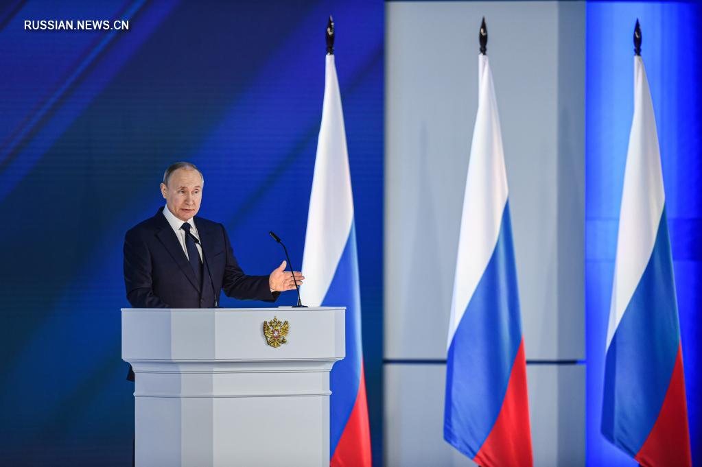 Президент РФ В. Путин выступил с посланием Федеральному собранию