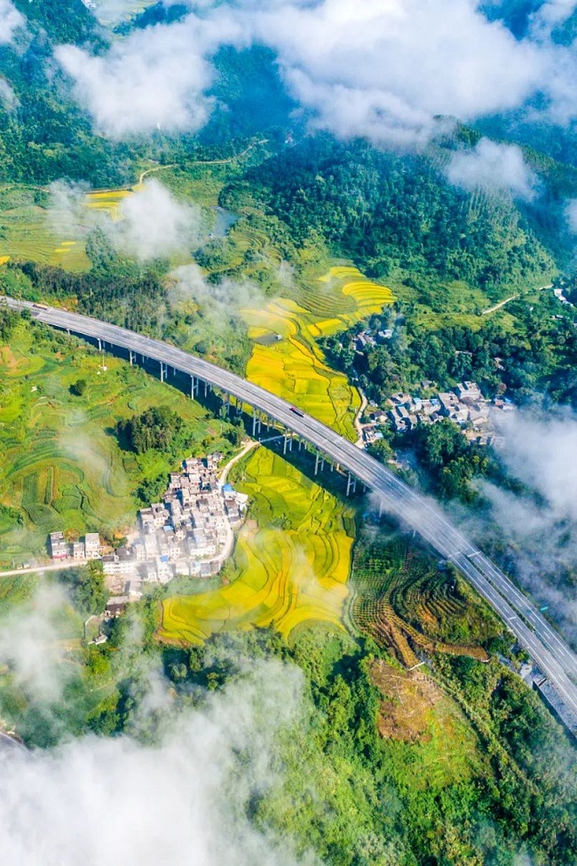 Прекрасные виды шоссе в разных местах Китая