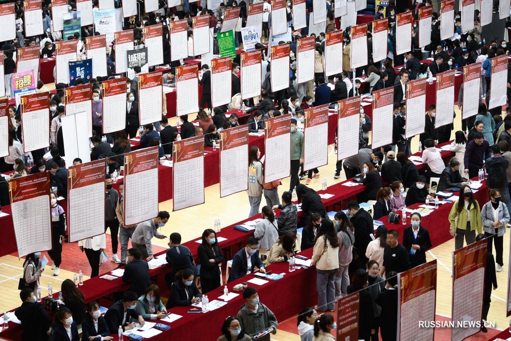 Ярмарка вакансий в Цинхайском университете национальностей