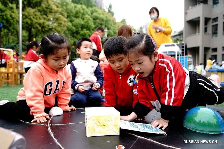 В детском саду Шанхая прошел фестиваль космической науки и техники