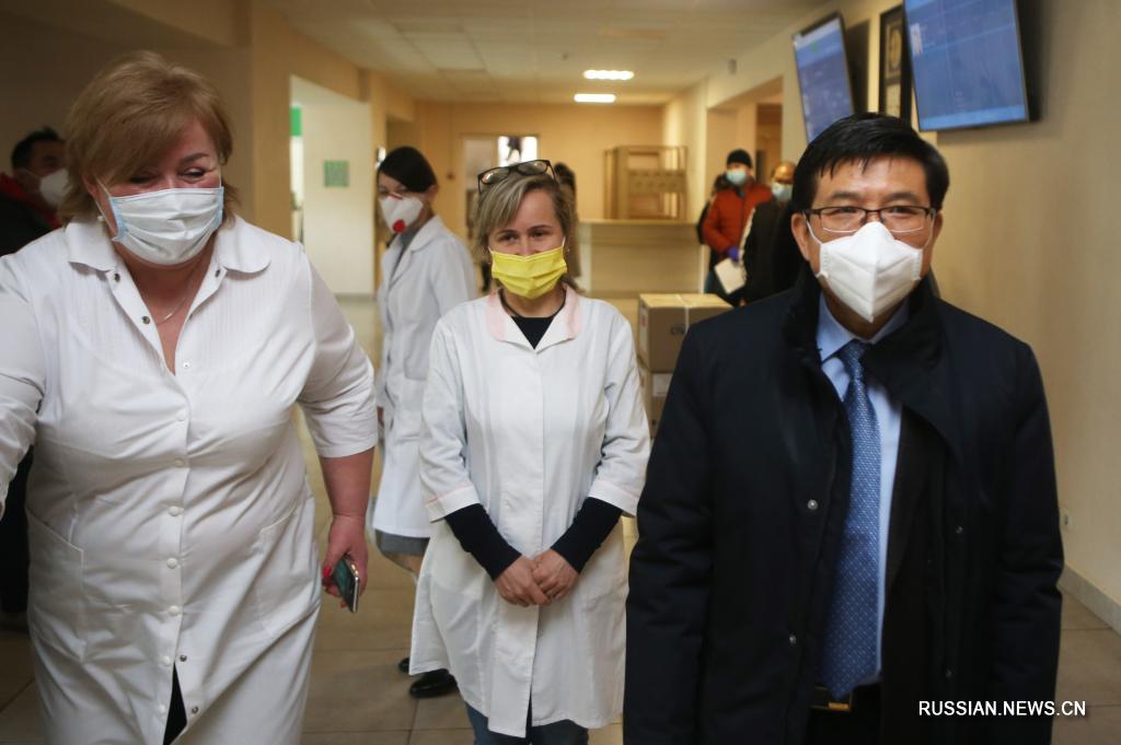 В Украине начали вакцинировать от COVID-19 граждан Китая
