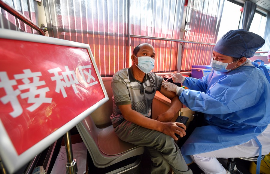 В Китае введено свыше 229 млн доз вакцин против COVID-19