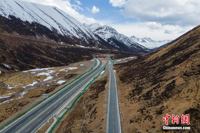 Чарующие пейзажи вдоль автомагистралей в Тибете