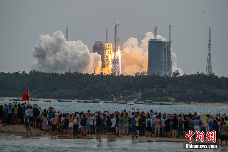 Китай запустил основной модуль космической станции "Тяньхэ"
