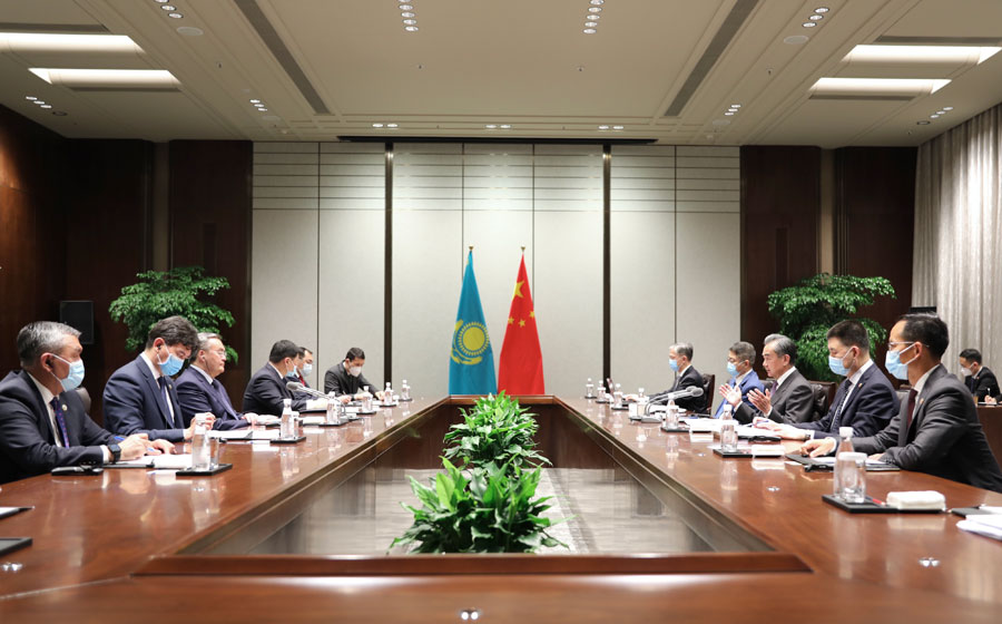 Ван И провел переговоры с главой МИД Казахстана М. Тлеуберди