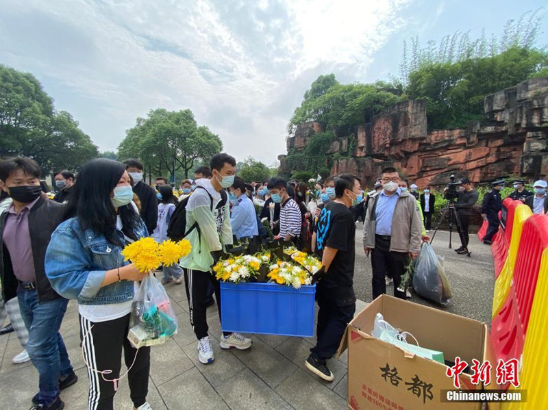 Народ Китая провожает ученого Юань Лунпина в последний путь в городе Чанша