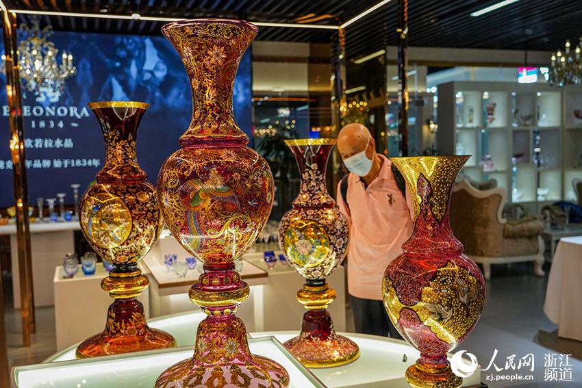 Постоянный выставочный павильон товаров стран Центральной и Восточной Европы открылся в городе Нинбо