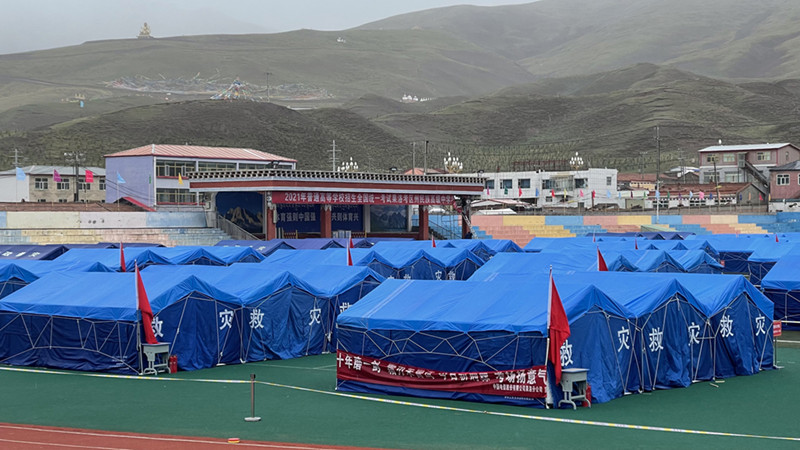 В одной из школ провинции Цинхай дети сдавали "Гаокао" в палатках 