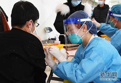 Китай одобрил экстренное использование вакцины против COVID-19 для детей в возрасте от 3 лет