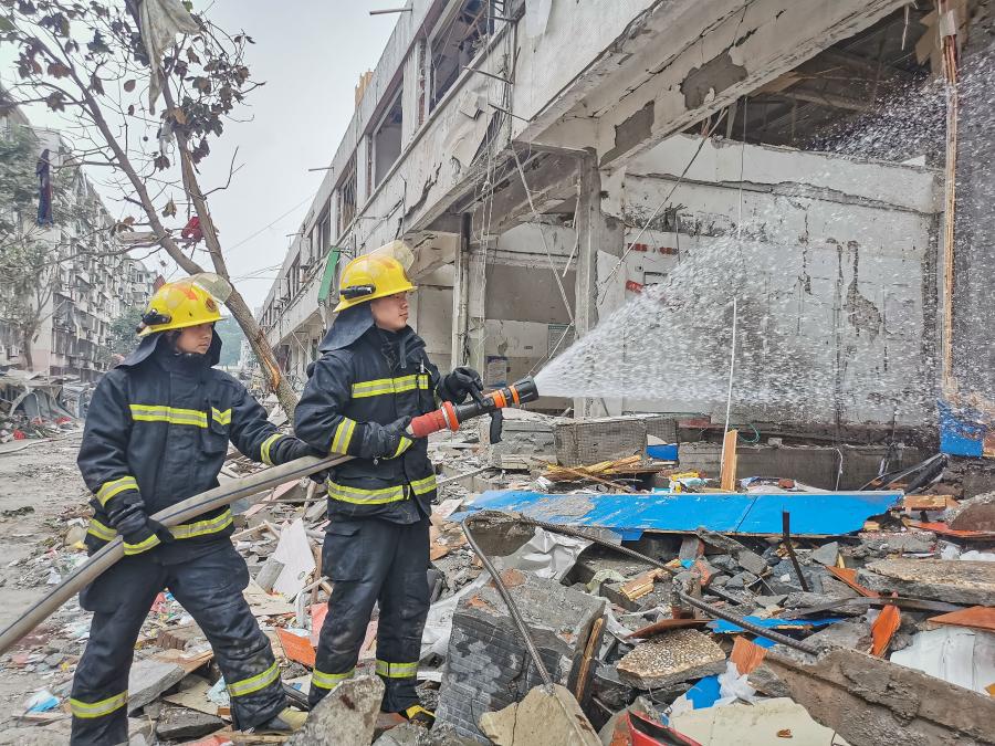 12 человек погибли, еще 138 пострадали в результате взрыва газа в центральном Китае