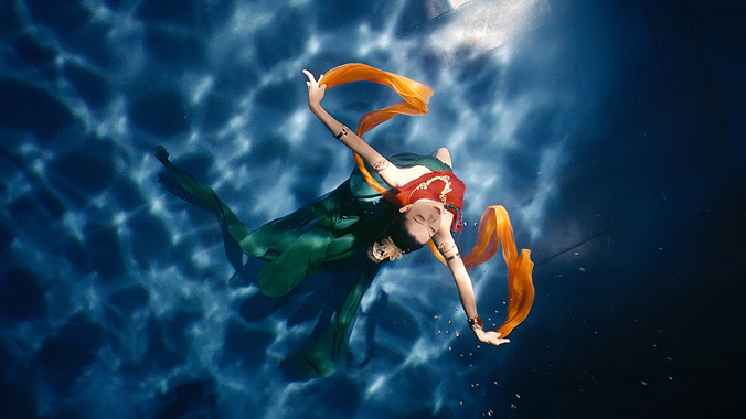 Видео с танцем под водой к празднику Дуаньу стало популярным в китайском интернете
