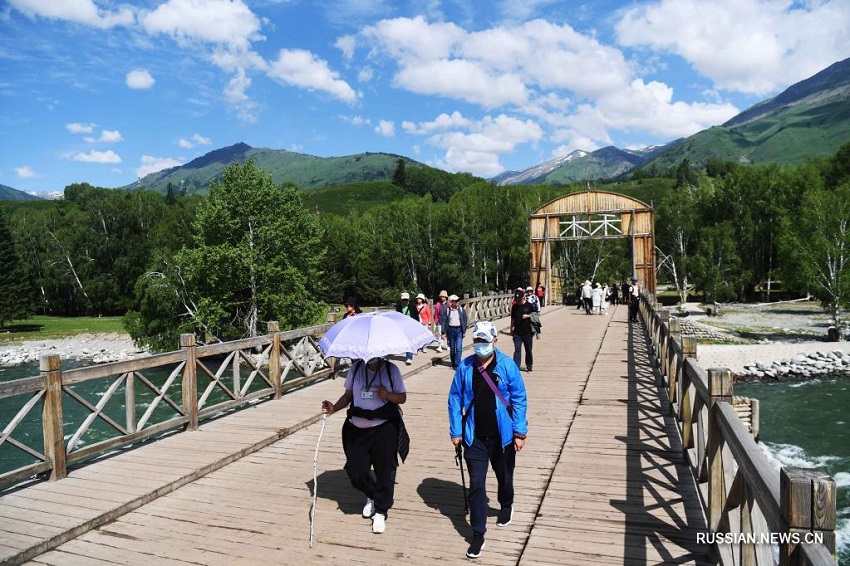 Оживление туризма в живописном районе Канас в Синьцзяне
