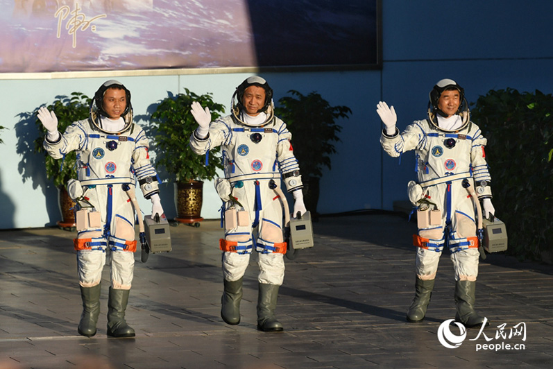 Китайские космонавты пробудут на орбите три месяца