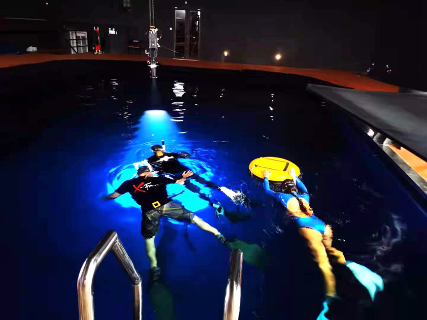 Видео с танцем под водой к празднику Дуаньу стало популярным в китайском интернете