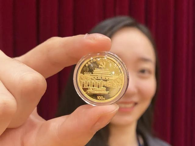 В Китае выпущены юбилейные монеты в честь 100-летия со дня образования КПК