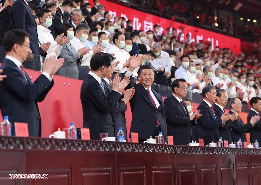 В Пекине прошло театрализованное представление в честь празднования столетнего юбилея КПК