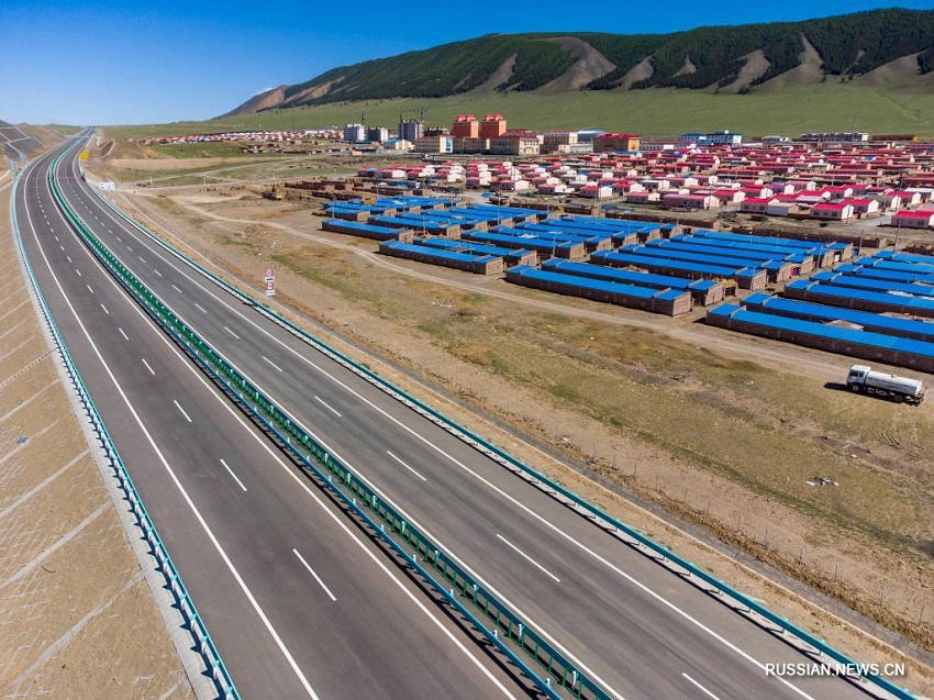 В Китае полностью запустили скоростное шоссе Пекин-Урумчи