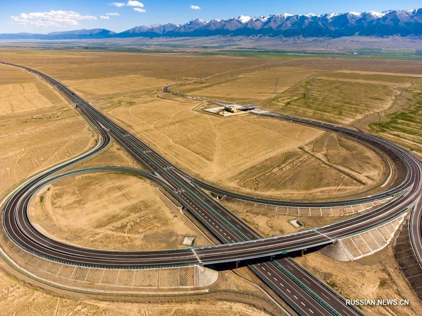 В Китае полностью запустили скоростное шоссе Пекин-Урумчи