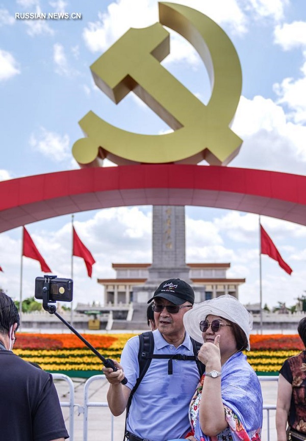 Открыты для публики праздничные объекты на площади Тяньаньмэнь, предназначенные для проведения торжественного собрания по случаю 100-летия основания КПК