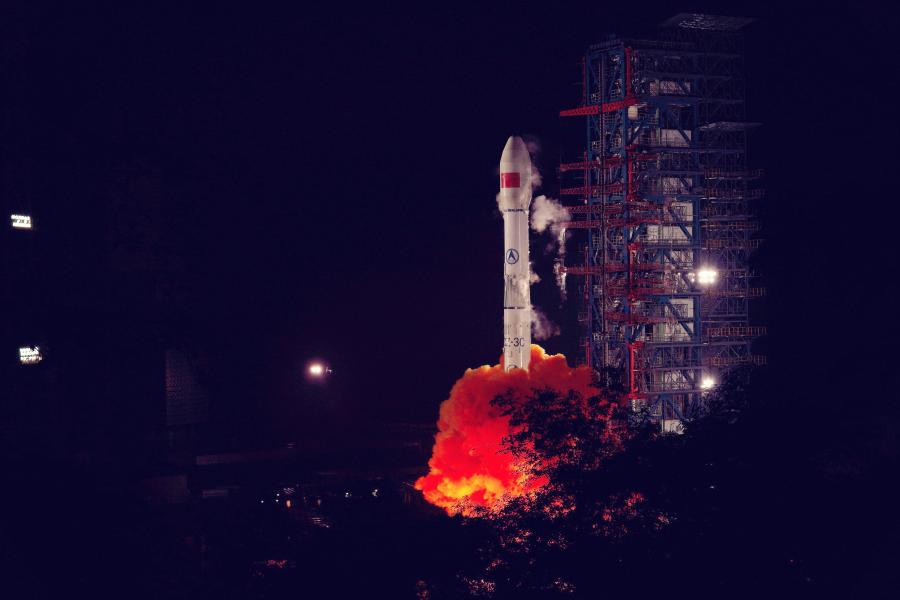 Китай произвел успешный запуск спутника-ретранслятора