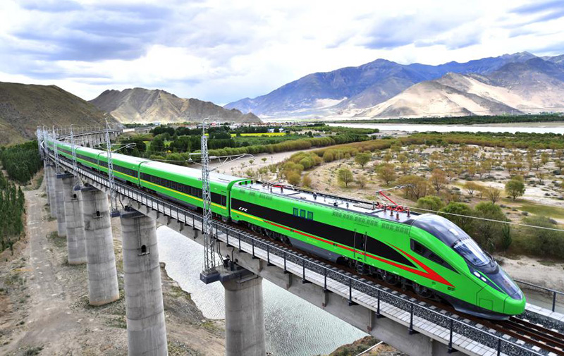В первом полугодии железными дорогами Китая воспользовались почти 1,37 млрд пассажиров