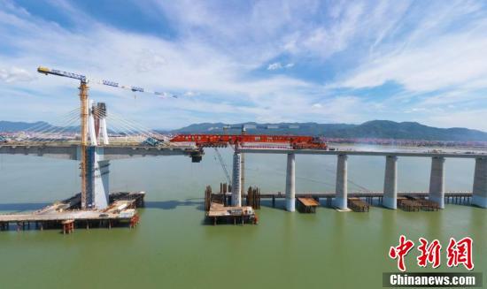 Китай завершил установку пролетных строений на первой высокоскоростной дороге через море