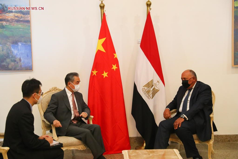 Ван И провел переговоры с министром иностранных дел Египта