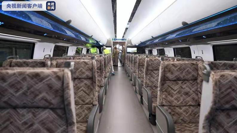 В Китае сошел с конвейера первый в мире поезд на магнитной подушке со скоростью движения 600 км/ч