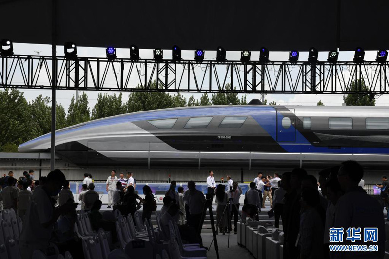 В Китае сошел с конвейера первый в мире поезд на магнитной подушке со скоростью движения 600 км/ч