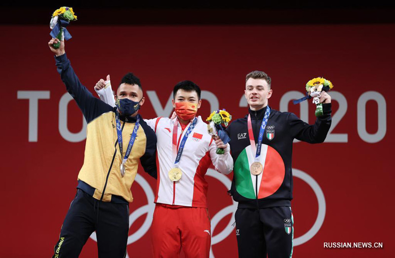 Китайский тяжелоатлет Чэнь Лицзюнь завоевал олимпийское золото в весовой категории до 67 кг