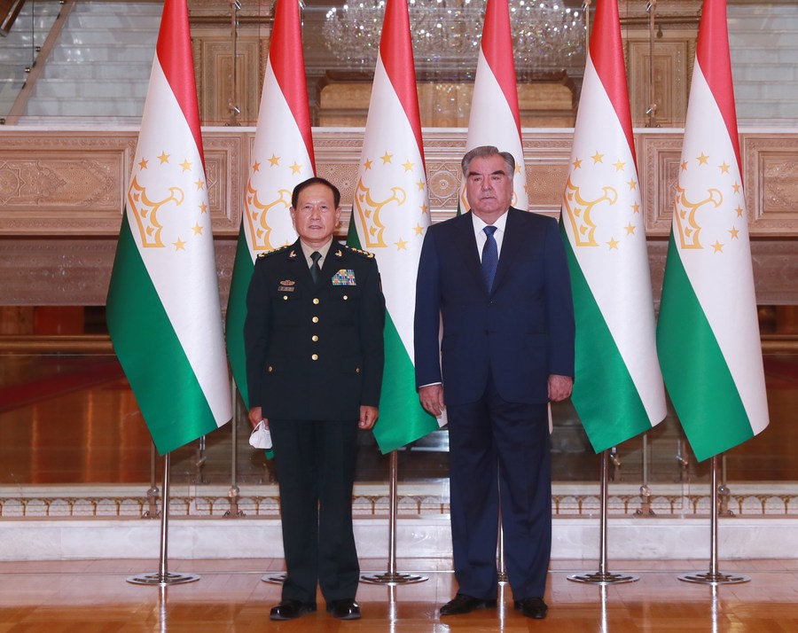Президент Таджикистана Э. Рахмон провел встречу с Вэй Фэнхэ