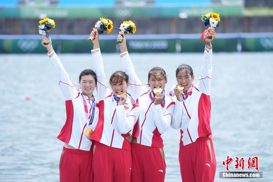 Китаянки завоевали олимпийское золото по академической гребле в парных четверках и установили мировой рекорд