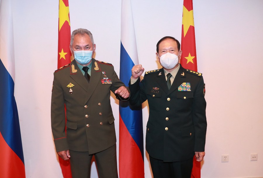 Министры обороны Китая и России провели переговоры в Душанбе