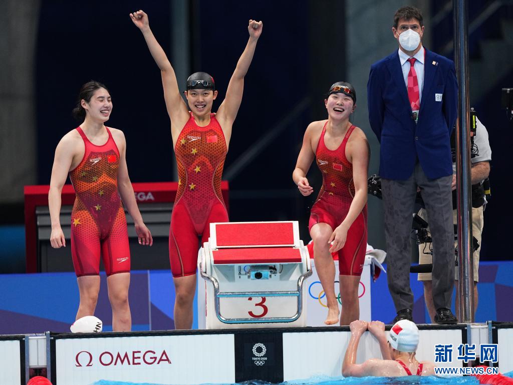Китайские пловчихи выиграли золото Олимпиады в эстафете 4х200 метров с мировым рекордом