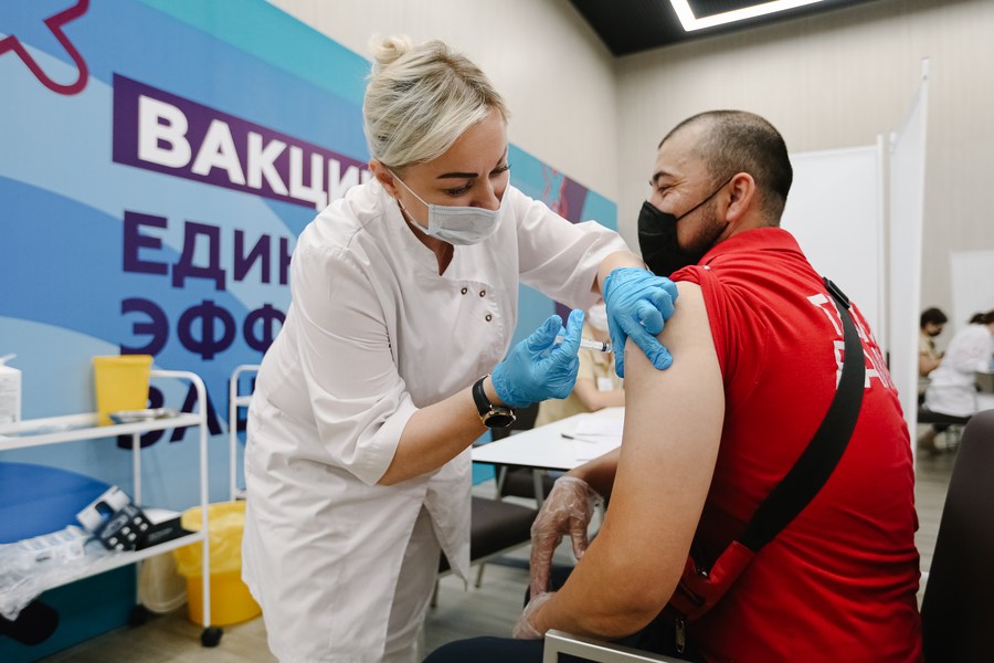 В России почти 20 млн человек завершили иммунизацию вакциной "Спутник V"