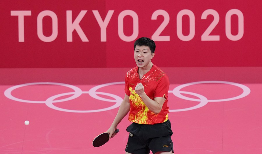 Китайцы Фань Чжэньдун и Ма Лун вышли в финал мужского одиночного разряда по настольному теннису на Олимпийских играх в Токио