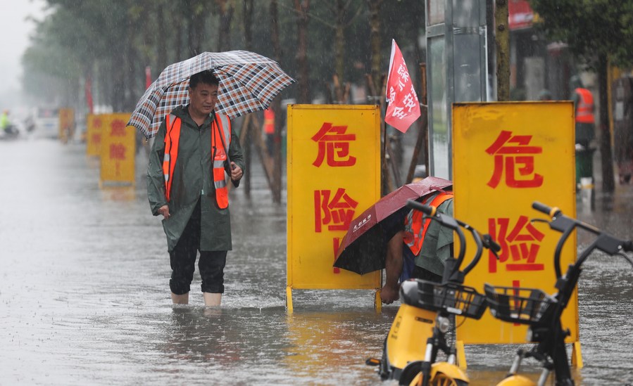 Число погибших в результате наводнений в китайской пров. Хэнань возросло до 302