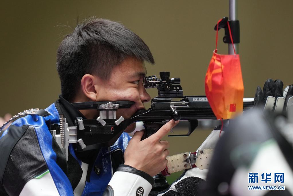  Китаец Чжан Чанхун побил мировой рекорд и завоевал золото в стрельбе из винтовки с 50 м из трех положений на Олимпиаде в Токио